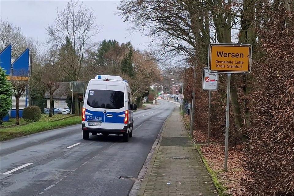 Die Polizei war an einer Berufsschule im Norden Nordrhein-Westfalens an der Grenze zu Niedersachsen im Einsatz.Michael Neumann/dpa