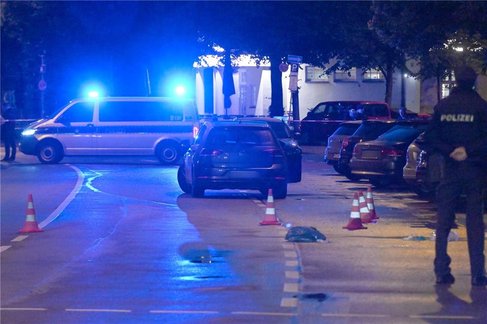 Beweislage nach Polizeischüssen „sehr gut“ Die Polizei war für die Spurensicherung vor Ort. (Archivbild)Felix Hörhager/dpa