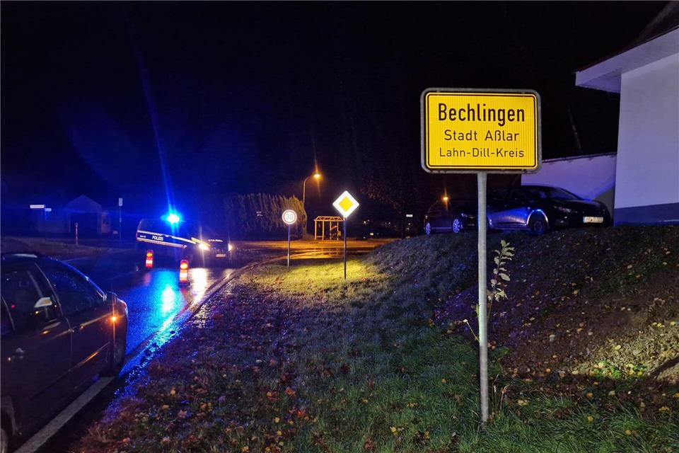 Polizist wird angefahren und schießt: Autofahrer verletzt Die Polizei war in Aßlar-Bechlingen im Einsatz. Andreas Trojak/wirSiegen.de/dpa