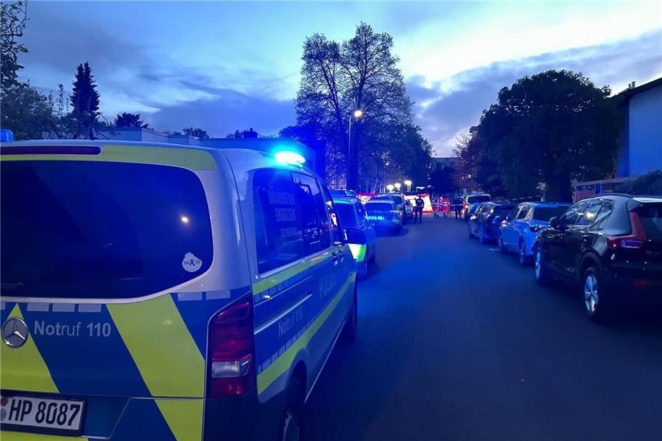 Die Polizei war mit einem Großaufgebot im Einsatz. Mona Wenisch/dpa