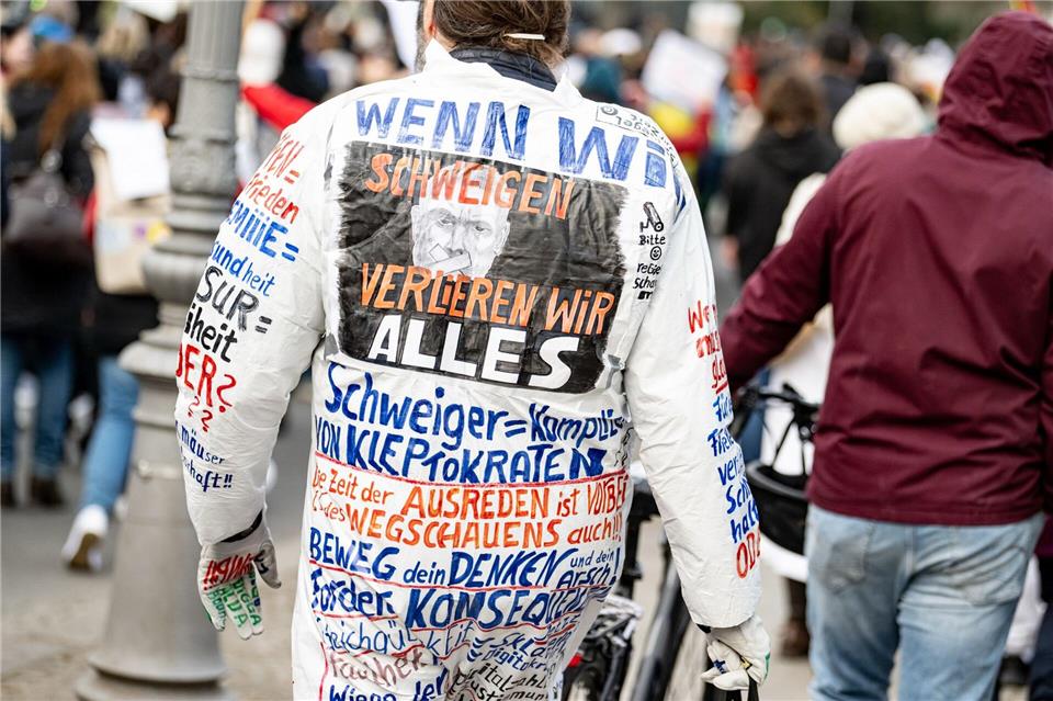 Die Polizei war mit über 1.000 Kräften im Einsatz. Fabian Sommer/dpa