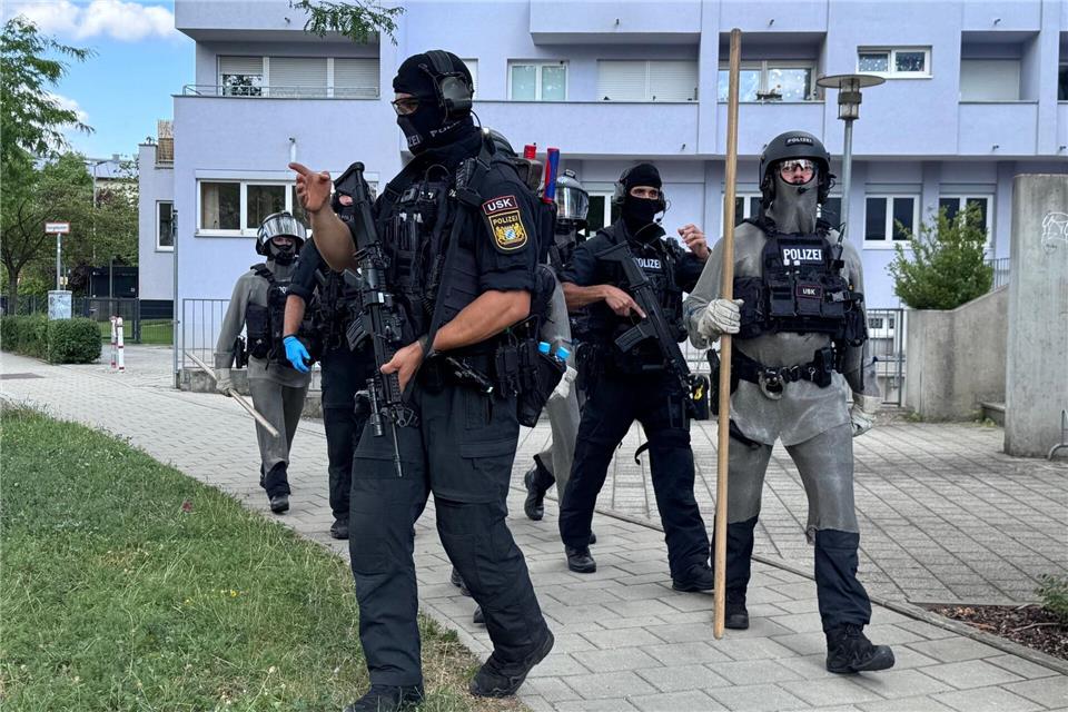 Die Polizei war mit vielen Kräften vor Ort. -/RGB Medienwerkstatt/dpa