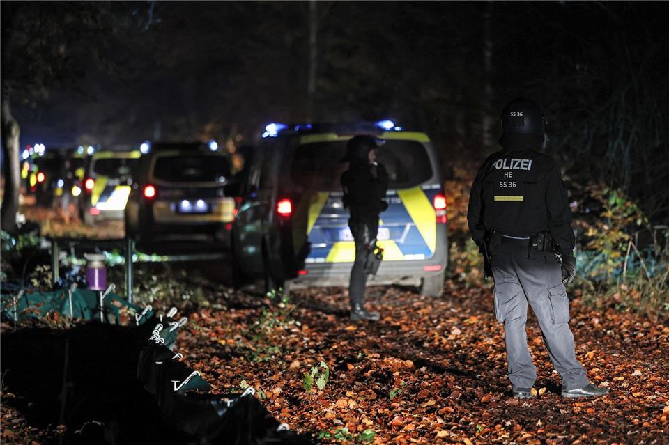 Die Polizei will das Gebiet räumen Hannes P. Albert/