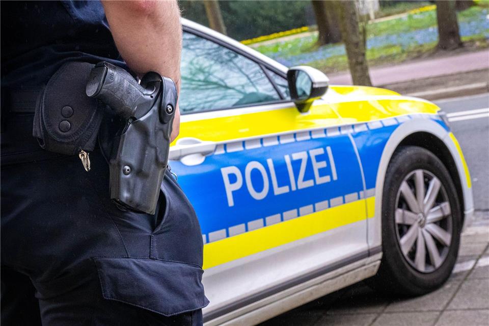 Die Polizei will nach mehreren Einsätzen mit Schusswaffen ihre Präsenz erhöhen. (Symbolbild)Sina Schuldt/dpa