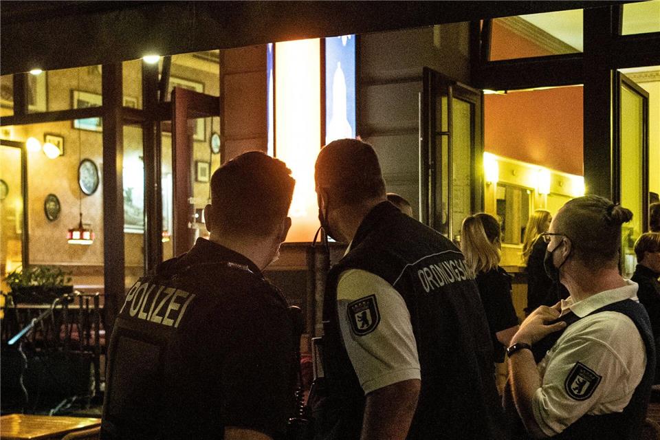 Die Polizei zählt im Jahr 2025 Hunderte Straftaten im Bereich der Clankriminalität. Zahlreiche Kontrollen sollen Ergebnisse bringen. (Archivbild)Paul Zinken/dpa-zb-zentralbild/dpa