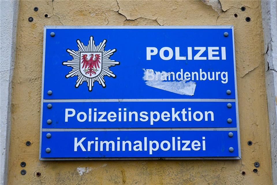 Die Polizeiinspektion Potsdam erinnert mit einem Gedenkkonzert in Werder an den 1995 im Dienst getöteten Polizisten Martin Heinze. (Symbolbild)Jens Kalaene/dpa