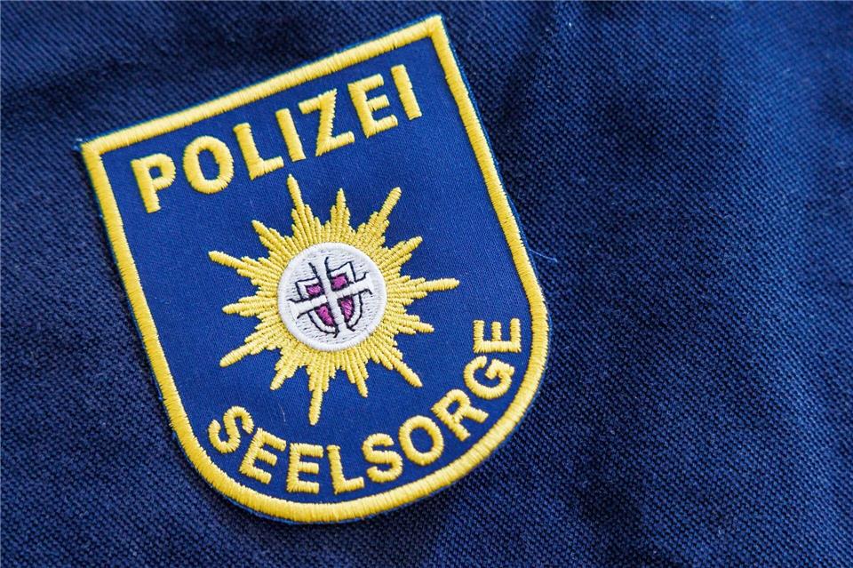 Hilfe für Polizisten in Krisen - Viele Facetten Die Polizeiseelsorg hat ein eigenes Emblem.Jörg Halisch/dpa