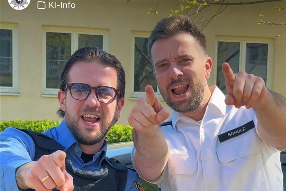Die Polizisten David Dynowski und Peter Schulz bei ihrer Video-Parodie.-/Polizeipräsidium Westhessen/dpa