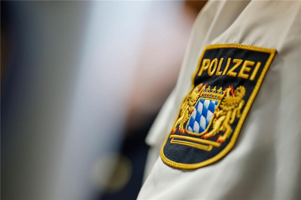 Die Polizisten fanden fünf Pakete Heroin im Gepäck des 31-Jährigen. (Symbolbild)Daniel Löb/dpa