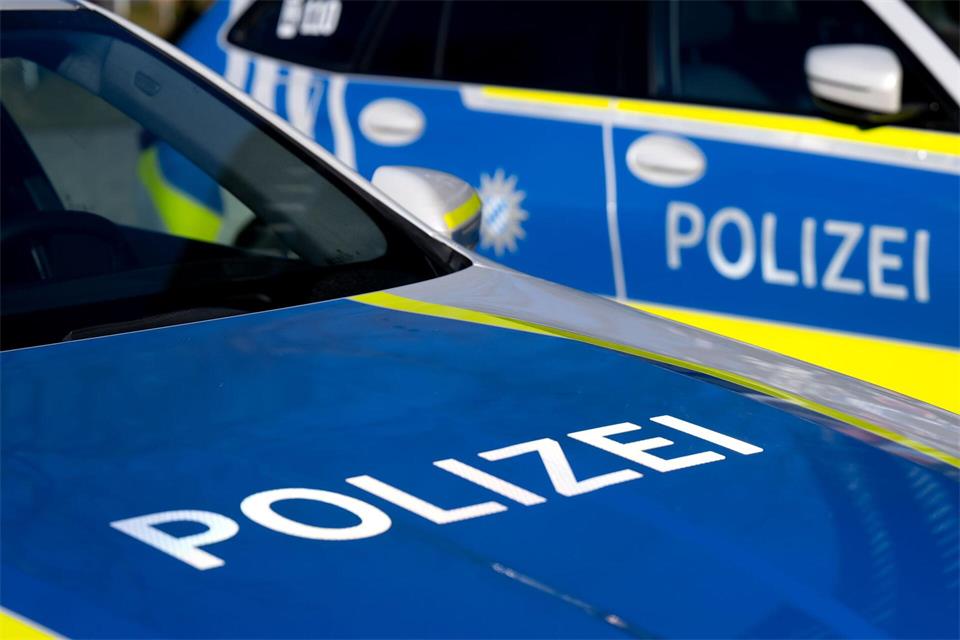 Die Polizisten fanden heraus, dass dem Mann die Fahrerlaubnis bereits vor rund zehn Jahren entzogen worden war. (Symbolbild)Sven Hoppe/dpa