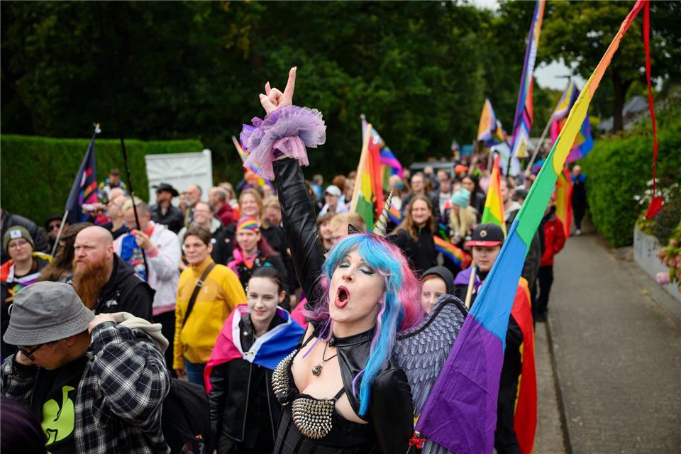 Die „Pommesgabel“ ist auch beim CSD in Wacken zu sehen.Gregor Fischer/dpa