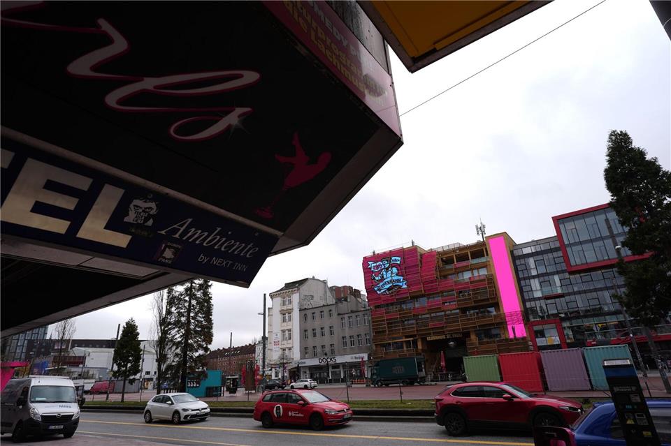 Die Pop-Up Bike-Lane auf der Reeperbahn bleibt dauerhaft. (Archivbild)Marcus Brandt/dpa