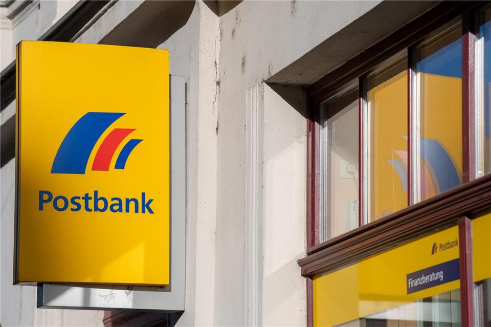 Die Postbank wird am Donnerstag und Samstag in Berlin und Brandenburg bestreikt - geschlossene Filialen könnten die Folge sein. (Archivbild)Monika Skolimowska/dpa-Zentralbild/dpa