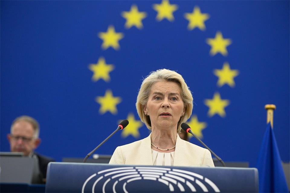 Die Präsidentin der Europäischen Kommission, Ursula von der Leyen, gratulierte dem Handelskommissar zum verhandelten Abkommen. (Archivbild)Pascal Bastien/AP/dpa