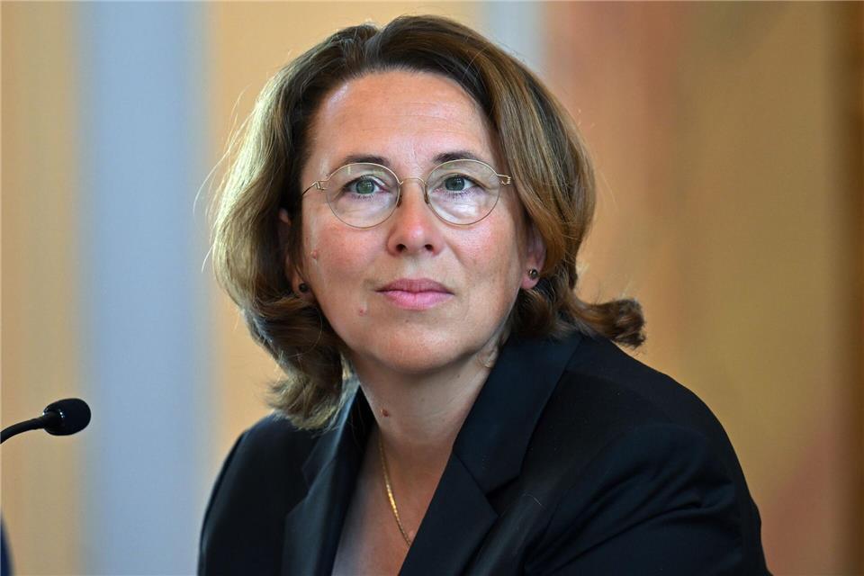 Die Präsidentin des Thüringer Rechnungshofs sieht finanzielle Unsicherheiten für die Kommunen im Land. (Archivbild)Martin Schutt/dpa