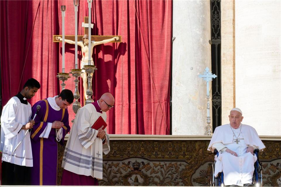 Die Predigt musste ein Erzbischof für ihn halten, aber dann kam der Papst persönlich.Andrew Medichini/AP/dpa