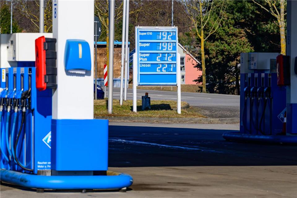 Die Preise an den Tankstellen in Deutschland sind in den vergangenen Tagen deutlich gestiegen.Patrick Pleul/dpa