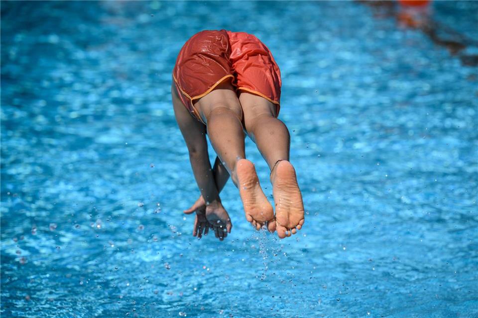 Die Preise für Berliner Schwimmbäder sind ein vieldiskutiertes Thema. (Symbolbild)Bernd von Jutrczenka/dpa