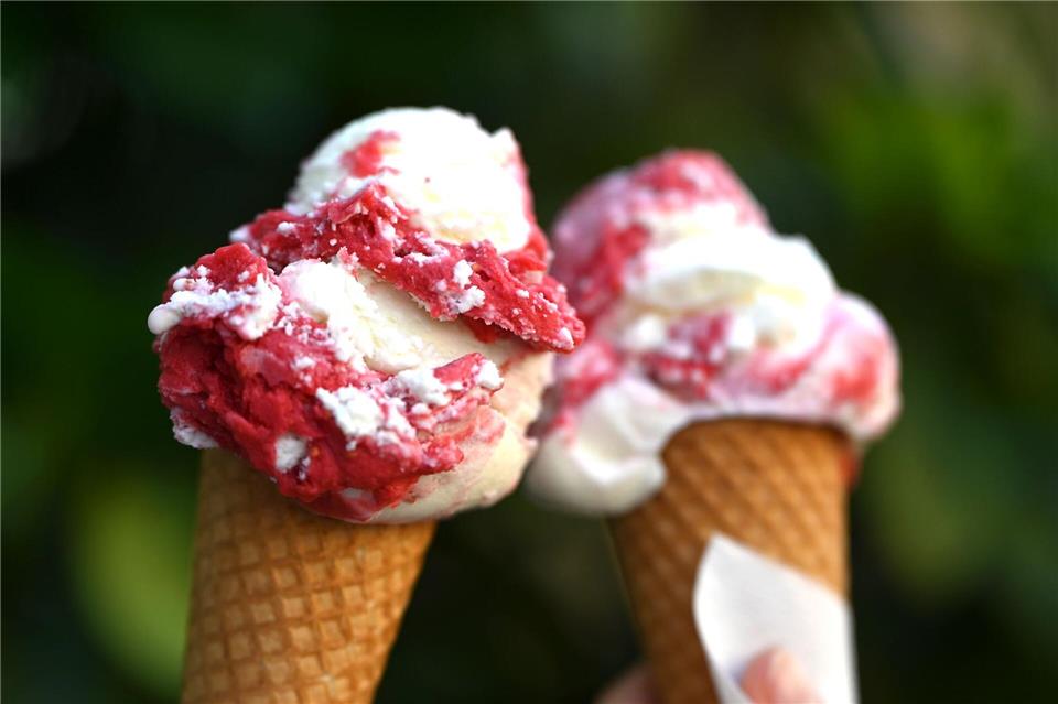 Die Preissteigerung bei Speiseeis im Laufe der Jahrzehnte illustriert besonders deutlich die Inflation. (Symbolbild) Michael Brandt/dpa