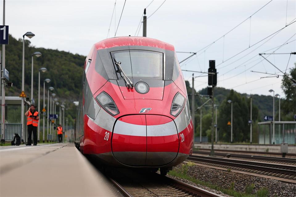 Die Probefahrten mit dem umgerüsteten Frecciarossa werden laut Bahn mehrere Monate dauern. dpa