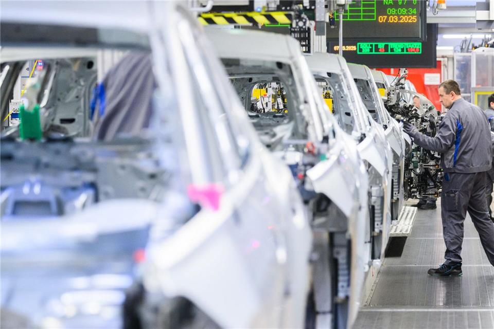 VW: Chipversorgung auch kommende Woche gesichert  Die Produktion bei VW läuft auch nächste Woche weiter. (Archivbild)Julian Stratenschulte/dpa