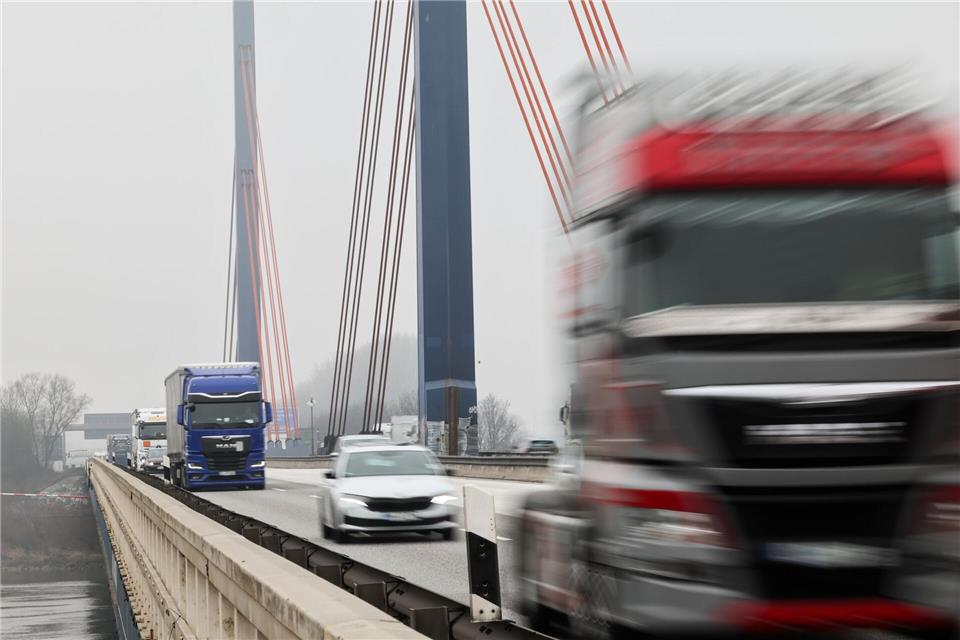 Die Projektgesellschaft Deges beabsichtigt, Ende 2026 mit dem Neubau der Norderelbbrücke zu beginnen. (Archivbild)Christian Charisius/dpa