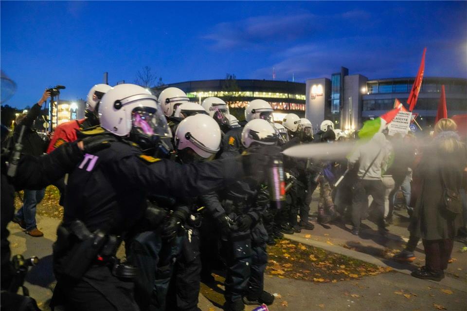 Die Proteste blieben nicht friedlich.Javad Parsa/NTB/dpa