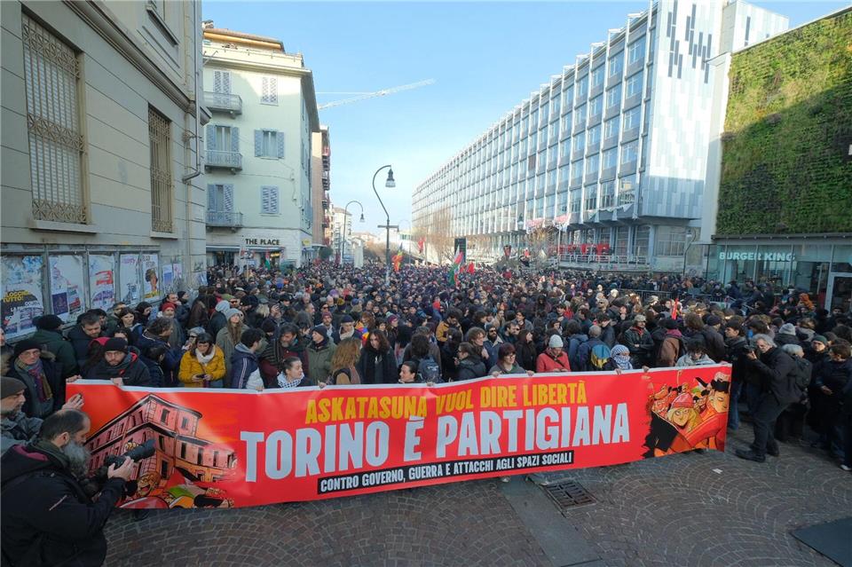 Die Proteste richteten sich gegen die Räumung eines linken Kulturzentrums.Costantino Sergi/IPA via ZUMA Press/dpa