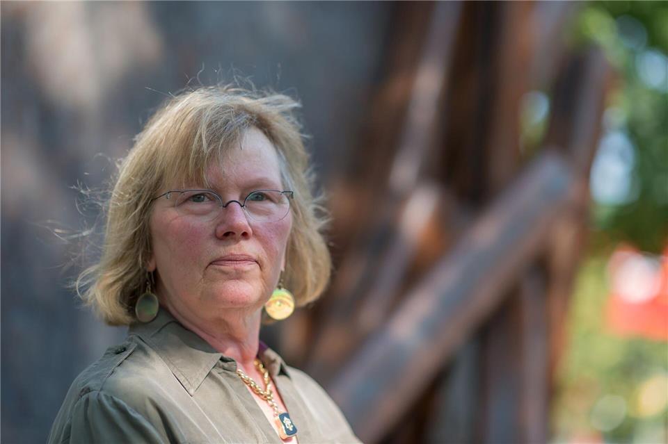 Die Psychologin Sybille Jatzko begleitet seit Jahrzehnten Überlebende des Unglücks von Ramstein und anderen Katastrophen. (Archivbild)Christian Reimann/dpa