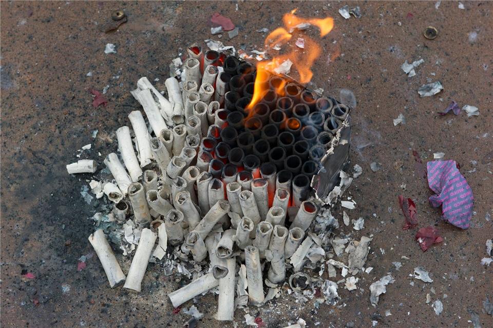 Die Pyrotechnik wurde bei der Einreise nach Deutschland eingezogen. (Symbolbild)Paul Zinken/dpa