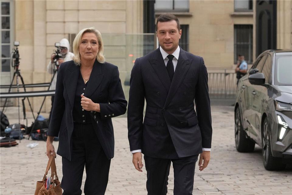 Die RN-Spitze um Le Pen und Bardella hofft auf einen Machtwechsel auf nationaler Ebene. (Archivbild)Thibault Camus/AP/dpa