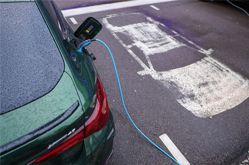 Die Rabatte auf Elektroautos reagieren bisher kaum auf die neue Prämie. (Archivbild)Jan Woitas/dpa