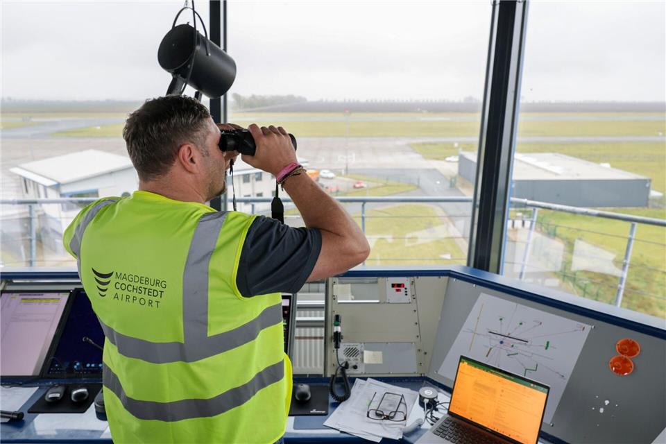 Drohnenalarm am Airport - Wie sicher sind unsere Flughäfen? Die Radarsysteme der Flugsicherung erfassen Drohnen meist nicht (Archivbild)Jan Woitas/dpa