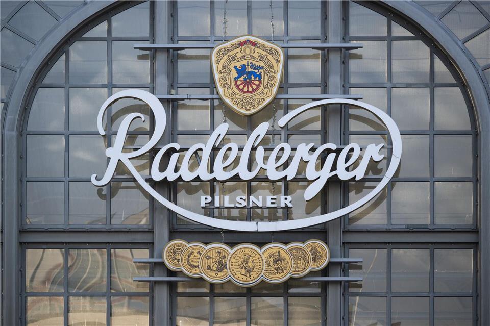 Die Radeberger-Gruppe ist die Nummer eins in Deutschland, weltweit reicht das für Rang 25. (Archivbild)Robert Michael/dpa