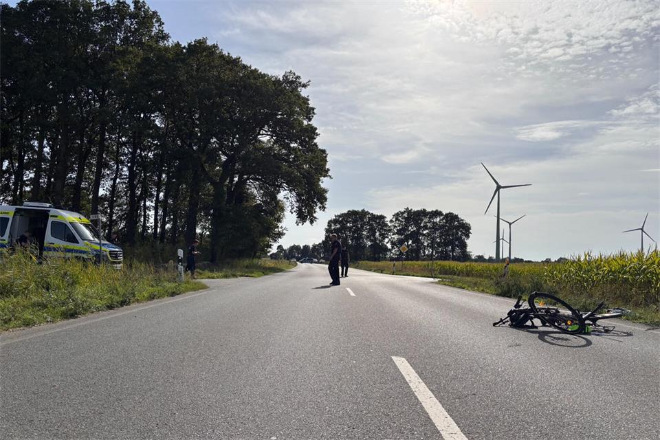 Die Radfahrerin ist bei dem Unfall lebensgefährlich verletzt worden.