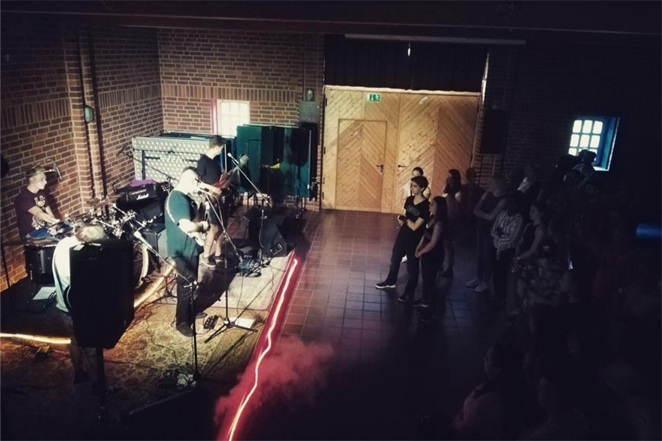 Die Raesfelder Band „Frontgarden“ trat im Jugendhaus.