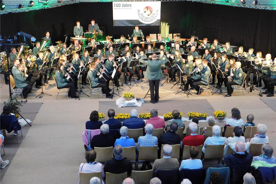 Die Raesfelder Burgmusikanten spielen ihr Frühlingskonzert.