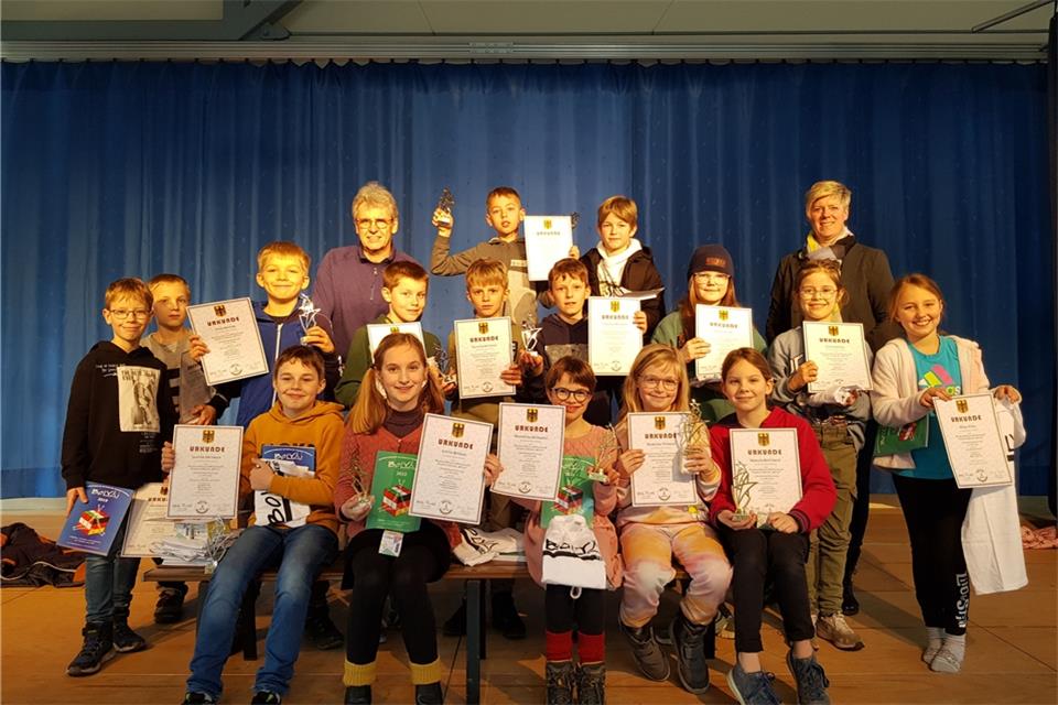 Die Raesfelder Grundschüler freuen sich über den Erfolg bei dem Mathe-Wettbewerb.