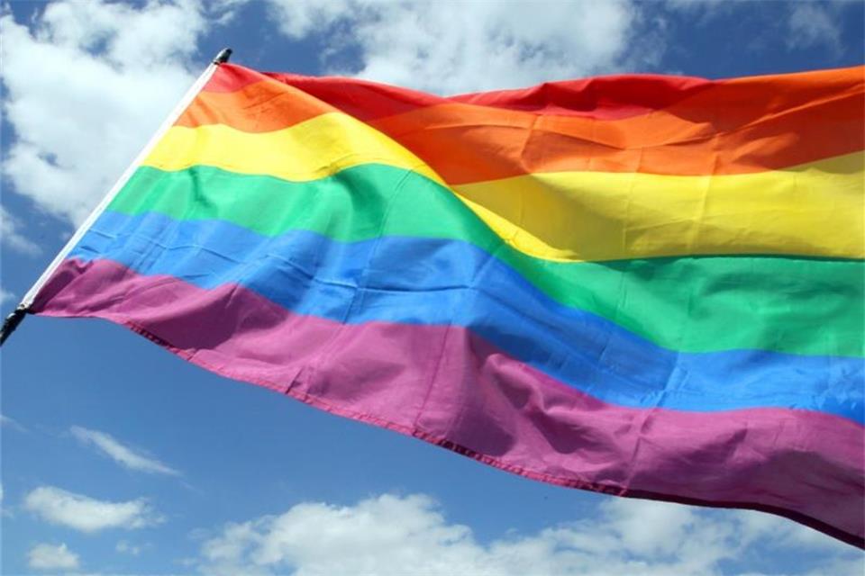 Die Raesfelder SPD macht sich dafür stark, dass am 17. Mai die Regenbogenflagge vor den Rathaus gehisst wird.