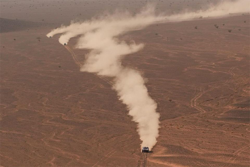 Die Rallye Dakar weicht 2027 nach Portugal und Marokko aus. (Archivbild)Thibault Camus/AP/dpa