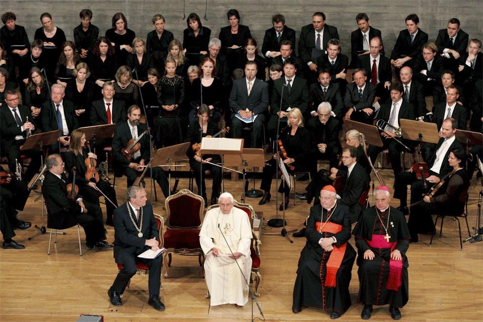 Die Rede von Papst Benedikt XVI. an der Uni Regensburg sollte in der muslimischen Welt zu Protesten führen. (Archivbild)picture-alliance/ dpa