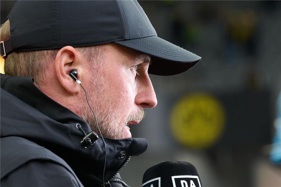 Die Reise von Sebastian Hoeneß und dem VfB Stuttgart lief anders als geplant.Bernd Thissen/dpa