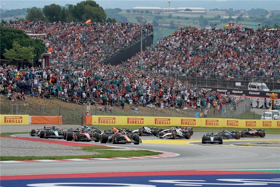 Mercedes dämpft Erwartungen: „Auf Boden bleiben“ Die Rennfahrer beim Grand Prix von Spanien in Aktion.