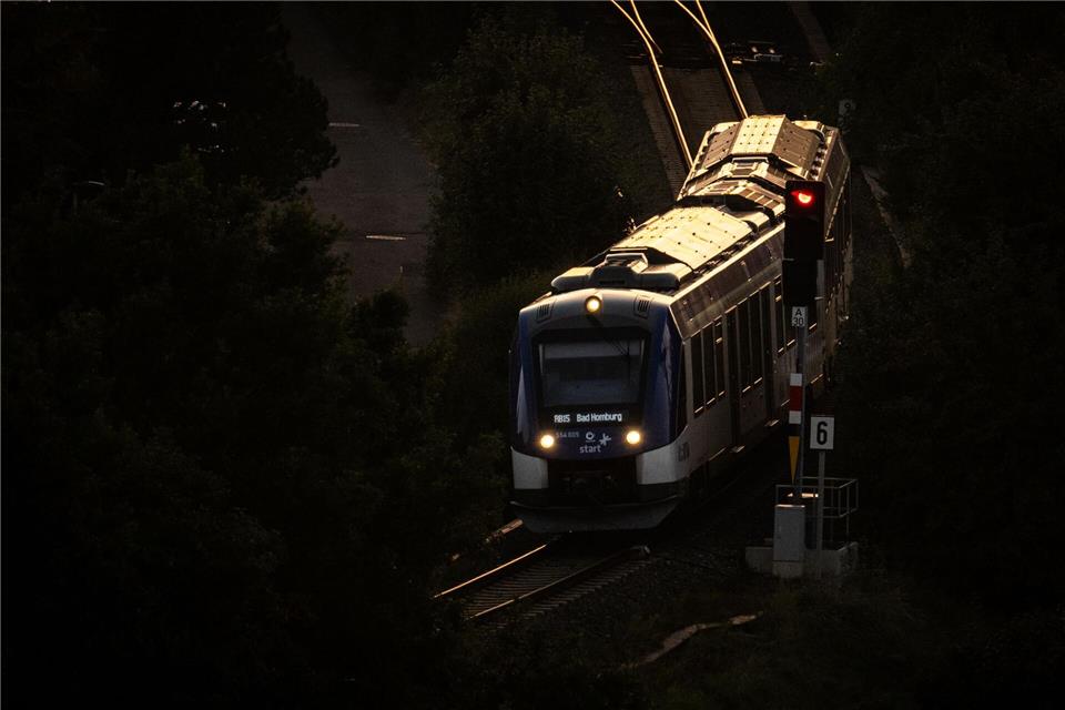 Die Reparatur der Wasserstoffzüge dauert weiter an. (Archivbild)Boris Roessler/dpa