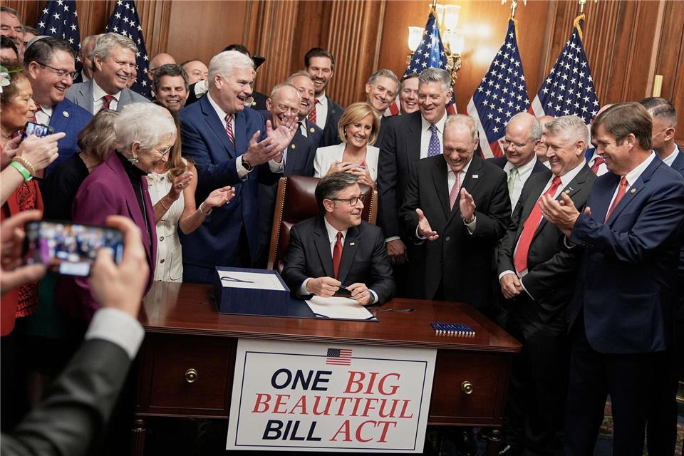 Die Republikaner feiern das neue Gesetz,Mariam Zuhaib/AP/dpa