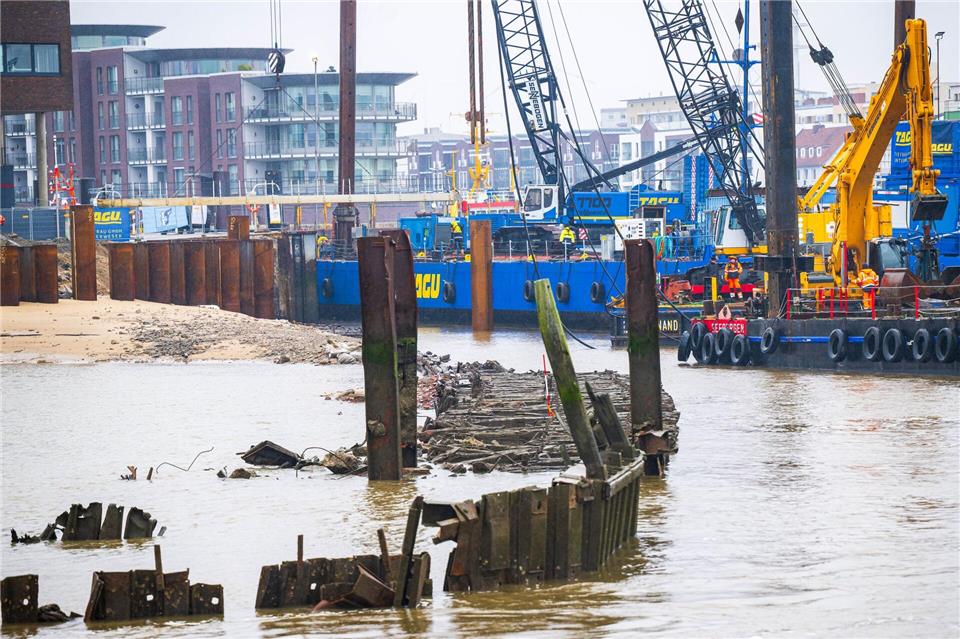 Die Reste der alten Nordmole sind noch zu sehen. Sina Schuldt/dpa
