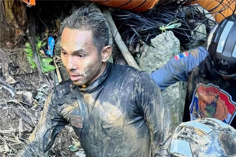 Die Retter müssen während ihres Einsatzes einiges aushalten. Uncredited/Metta Tham Rescue Kalasin/AP/dpa