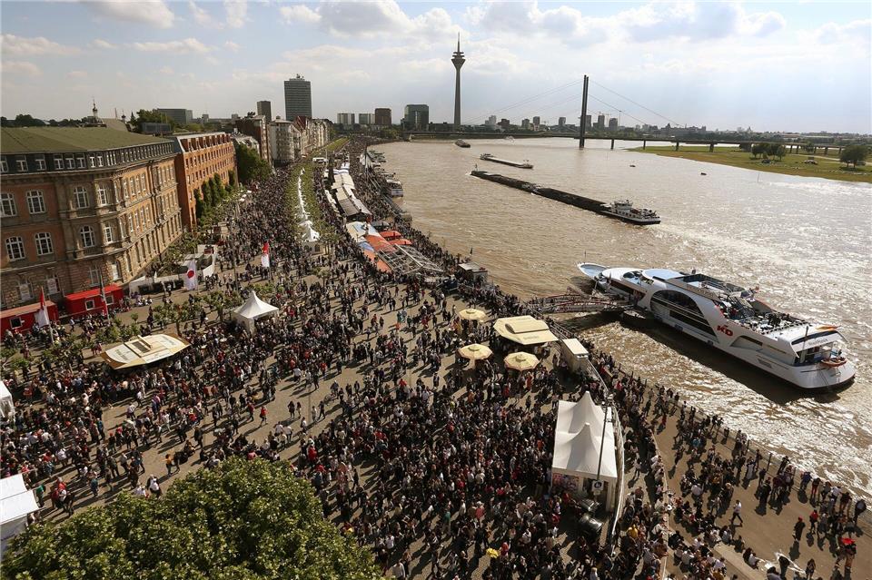 Die Rheinuferpromenade ist ein Schwerpunkt des Japantages. (Archivbild)David Young/dpa