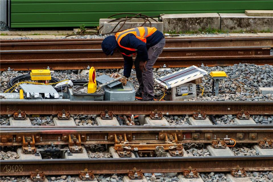 Die Riedbahn ist die erste sanierte Strecke im Rahmen der sogenannten Generalsanierung. (Archivbild)Andreas Arnold/dpa