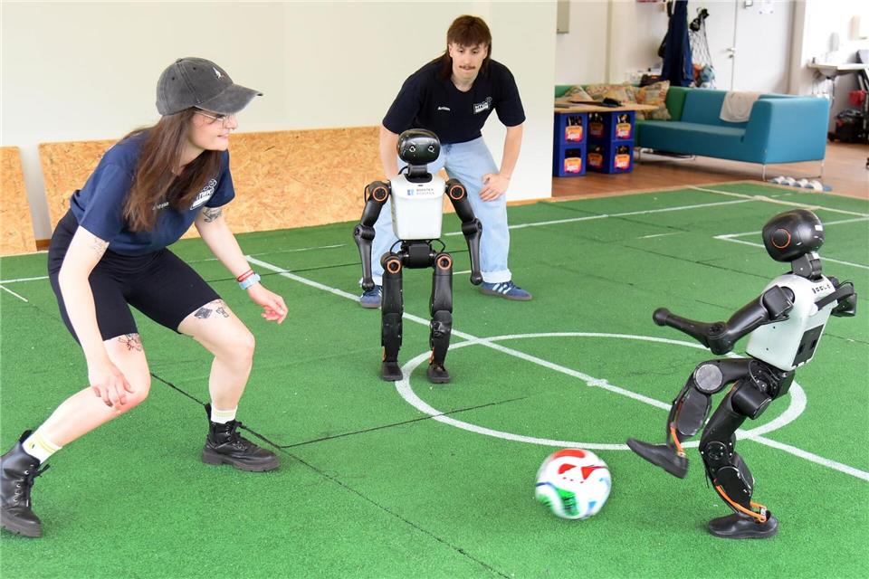 Die Roboter sind rund einen Meter groß und wiegen 20 Kilo. Waltraud Grubitzsch/dpa /dpa